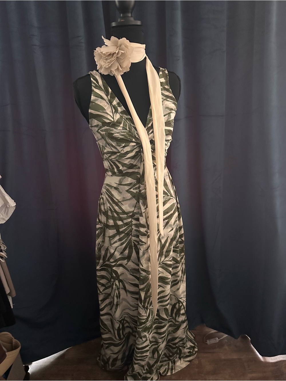 Sleeveless Green Palm-Print Maxi Dress